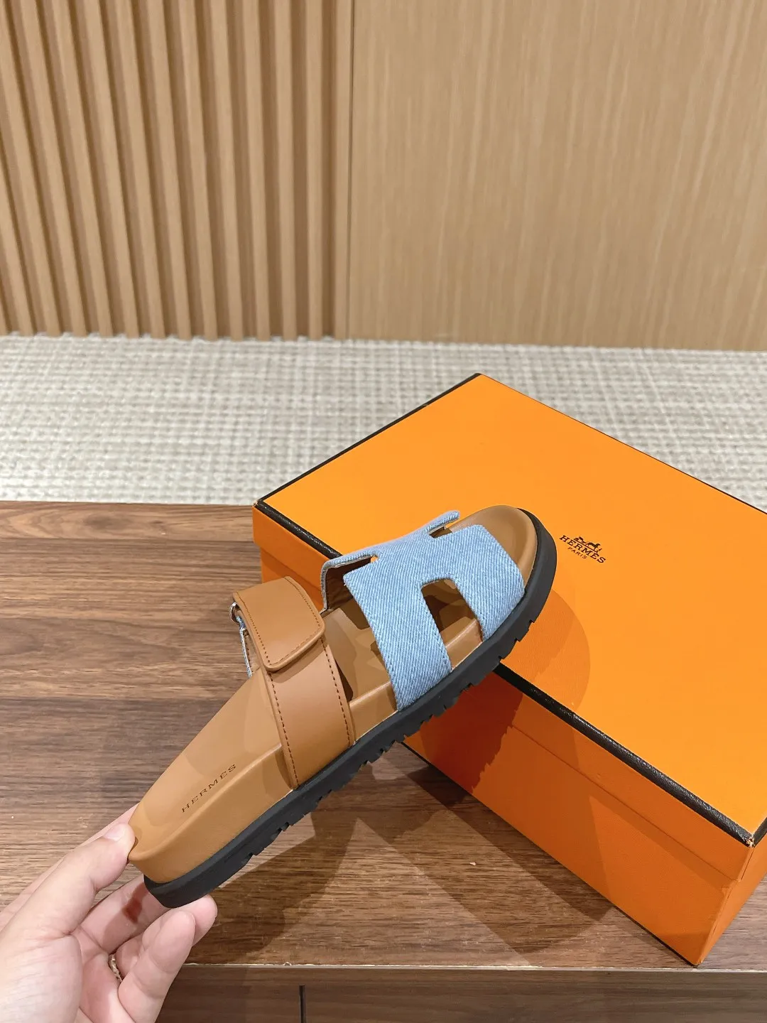 💕💕Factory direct selling price p480💕💕 𝐇𝐞𝐫𝐦𝐞𝐬 Hermès second uncle slippers, must be crazy to call🙆 The classic + 2025 new color matching is also so beautiful. The contrasting splicing of different colors and materials can easily create a fashionable look Size: 35-45